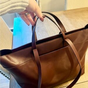 Madewell Essentials Leather Zip Tote